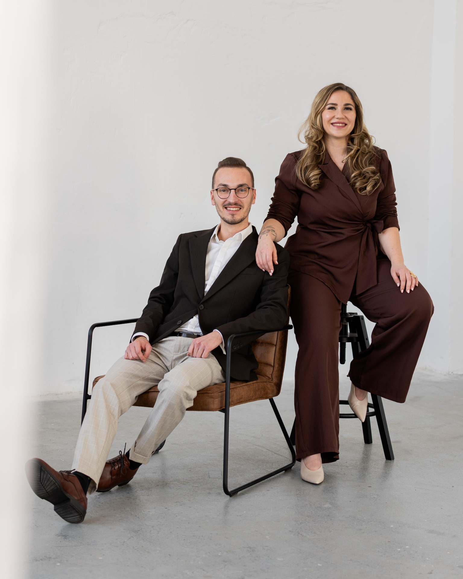 Spoločná fotografia tímu maklérov realitnej kancelárie CASA & Partners